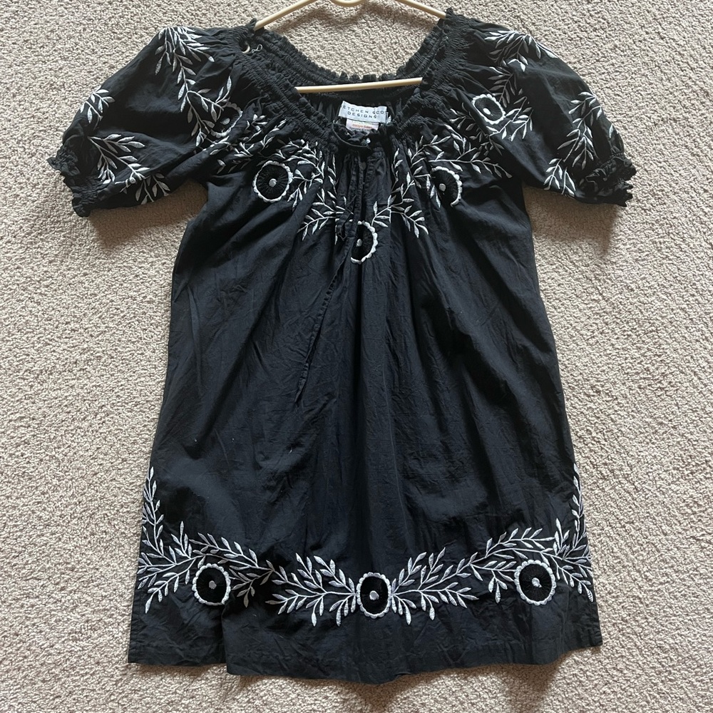 Gretchen Scott designs dress